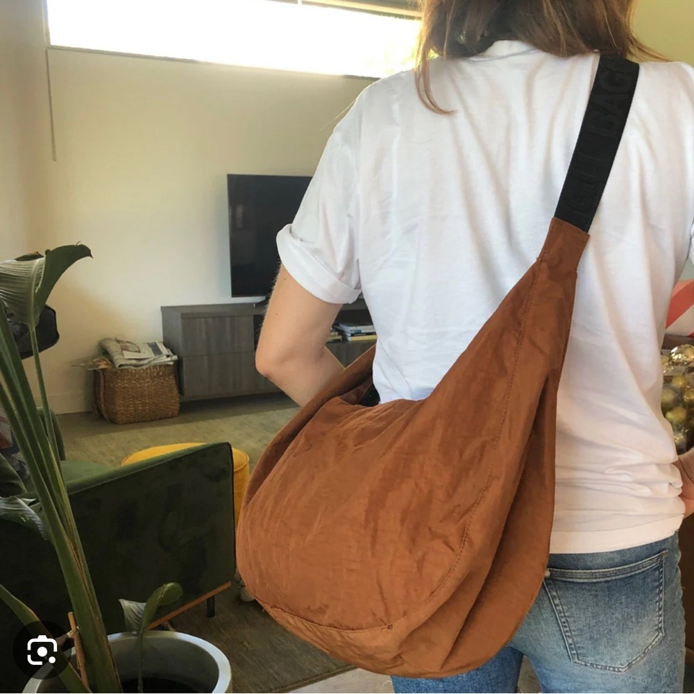 BAGGU Brown Large Crescent Bag